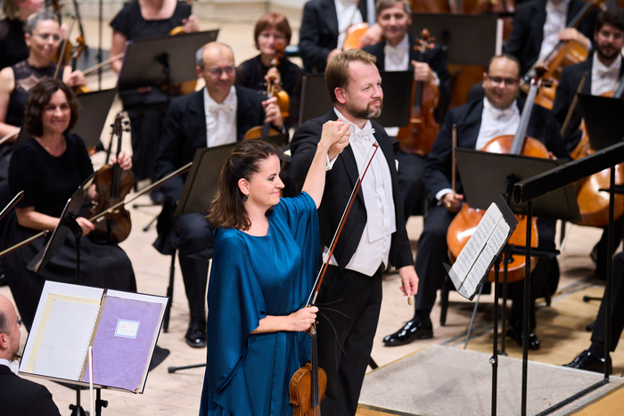 Zlínská filharmonie vlétla do 80. sezóny na stíhacím bombardéru Zlínská filharmonie vlétla do 80. sezóny na stíhacím bombardéru